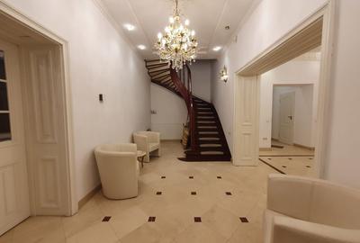 Casă individuală cu 6 camere în Moșilor