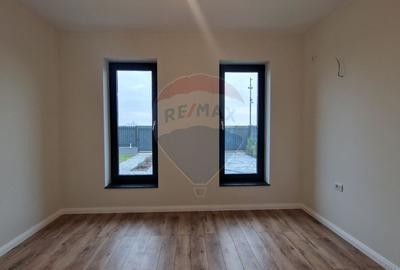 Casă / Vilă cu 3 camere de vânzare Ciocanesti - 11