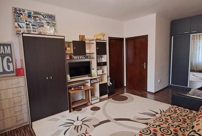 Stefan cel Mare, garsoniera cu centrala, boxa, bloc reabilitat, metrou - 1