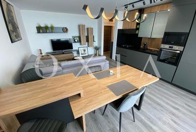 Apartament cu 2 camere semidecomandat, mobilat în Soarelui