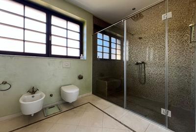 VILA DEOSEBITA / SPATII GENEROASE / CURTE PROPRIE - 22