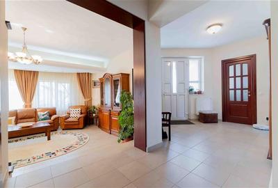 Casa de Lux in Livada cu Ciresi Eleganta, Confort si Panorama de Vis - 4