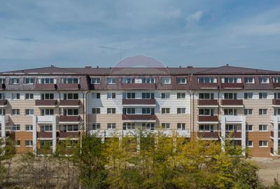 Apartament cu 2 camere nedecomandat în Sânpetru