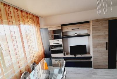 Apartament cu 3 camere semidecomandat, mobilat în Tomis Nord