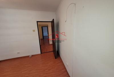 De vanzare apartament 3 camere - cu centrala pe Gaz! - 1