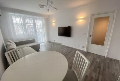 Apartament cu 3 camere semidecomandat în Tineretului
