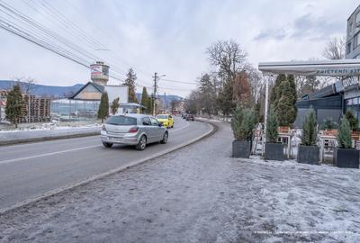 Comanesti, langa Politie – geamuri mari, vizibil - 1