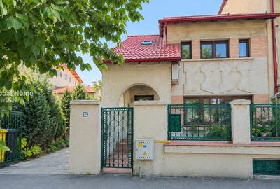 Casă individuală cu 9 camere în Ultracentral