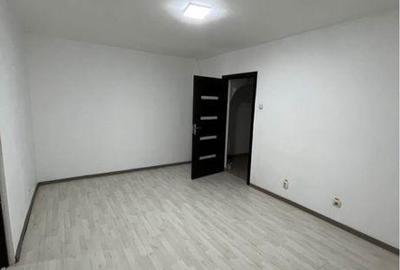 Birou, de 49 mp, în Podu Roș