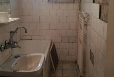 Se vinde apartament cu 2 camere si balcon . 0762638650 - 8