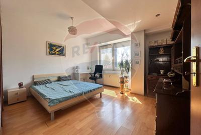 Apartament cu 3 camere de inchiriat, 83mp, 2 bai, parcare, Semicentral