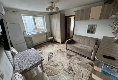 Apartament cu 2 camere semidecomandat, mobilat în Central