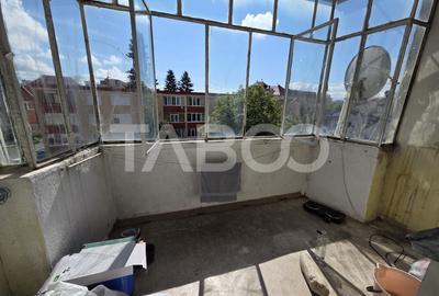 Apartament 3 camere semidecomandat 70 mp zona Bd Unirii etaju 3 - 8