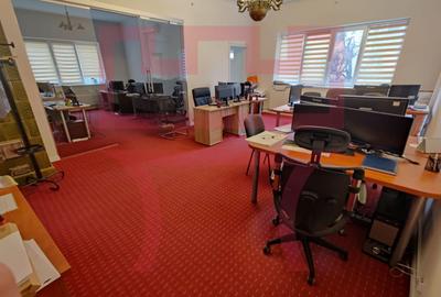 Apartament cu 3 camere semidecomandat, mobilat în Semicentral