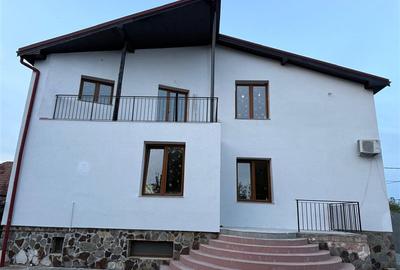 De inchiriat spatiu birouri, 10 birouri , 4 bai, garaj, 4 bai si teren 10 arii,S - 23