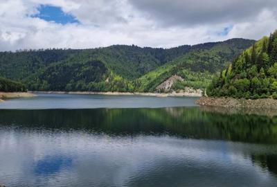 Teren intravilan - Rucar - Satic - 1775 mp - la strada principala - deschidere - 1