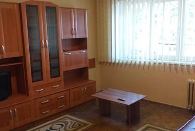 Apartament cu 3 camere semidecomandat, mobilat în Drumul Taberei