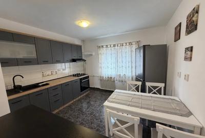 Apartament cu 3 camere decomandat, mobilat în Nerva Traian