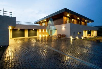 Vila eleganta tip ,,Smart Home", teren 7500 mp,Barnova -Iasi. - 1