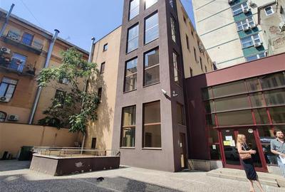 Birou, de 170 mp, în Universitate