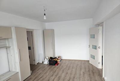 Drumul Taberei - Metrou Raul Doamnei, an c-tie 1980, 75 mp.,2 bai, geam la baie. - 1