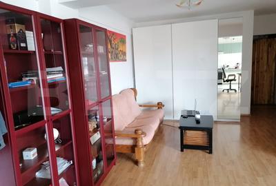 Apartament cu 2 camere semidecomandat, mobilat în Mărăști