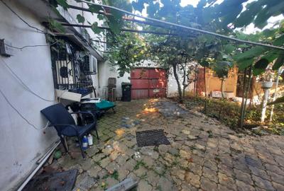 Casă individuală cu 10 camere în Giurgiului
