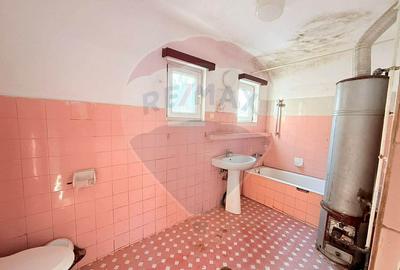 Casă de vanzare cu curte | 4 camere | Zona Gorjului | Teren generos - 14