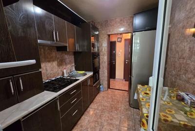 Apartament 3 camere Micro 16 | Etaj 2 | Centrală proprie | Izolat | AC - 4
