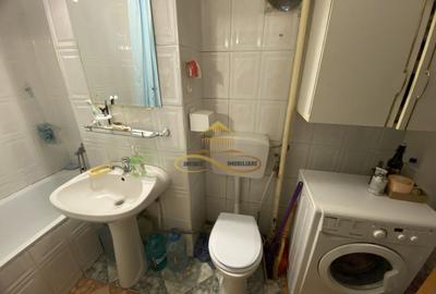 Ap. de vânzare , 2 cam. decomandate, central - 12