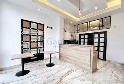 Spațiu comercial, de 40.00 mp, în Central