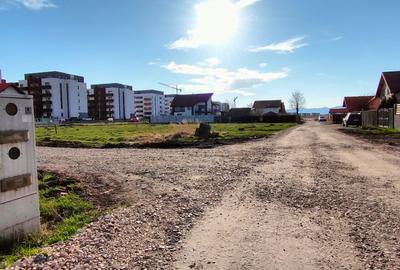 Teren ingradit cu acces la strada cu utilitati si iluminat public - 1