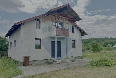 Casă / Vilă cu 3 camere de vânzare - 1