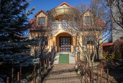Casă individuală cu 7 camere în Burdujeni