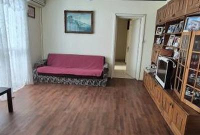 Apartament cu 3 camere semidecomandat în Baba Novac