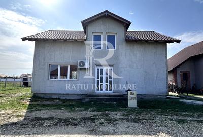 Casă individuală cu 3 camere în Leș