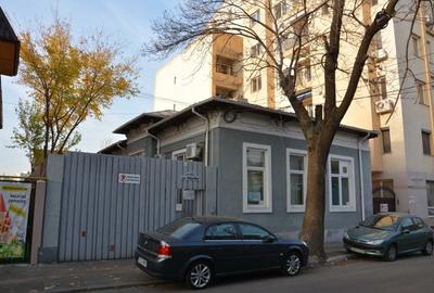 Casă individuală cu 10 camere în Timpuri Noi