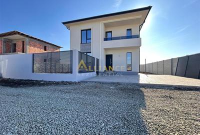 Casa Individuala de vanzare - Teren 350 mp | 4 camere - 3 bai - 3