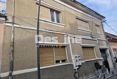 Casă individuală cu 16 camere în Ultracentral