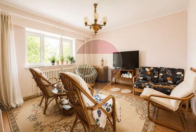 Apartament cu 3 camere decomandat, mobilat în Capitol