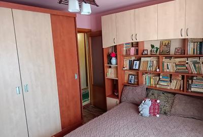 3 camere decomandate , centrala pe gaze, ,zona Dacia , pe SUD, pod  deasupra - 2