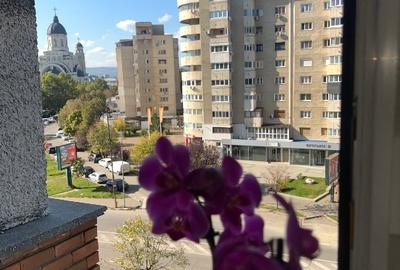 Apartament cu 3 camere decomandat, mobilat în Central
