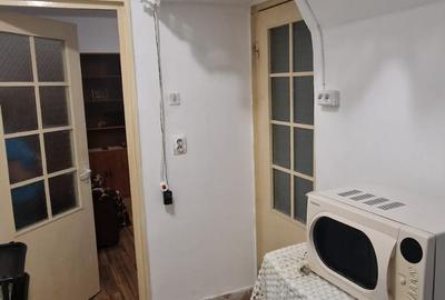 Se vinde zona Ofelia apartament din beton ,conf 2 ,etaj4/4 ,an 1976 ,pret 42000. - 3