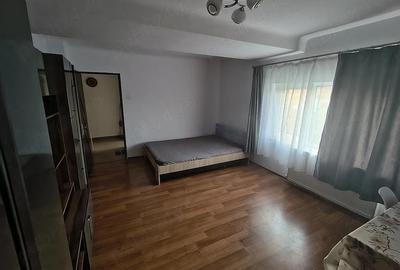 Garsonieră decomandată, mobilată în Complex Studențesc