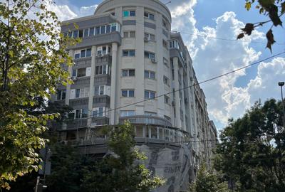 Apartament cu 3 camere decomandat în P-ța Alba Iulia