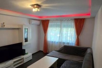 Apartament cu 3 camere decomandat, mobilat în Far