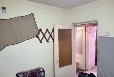 Apartament 3 camere, parter, cu balcon. Necesita renovare completa. - 2