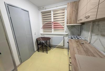 Apartament cu 3 camere semidecomandat, mobilat în Central