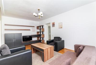 Apartament cu 3 camere semidecomandat, mobilat în Central