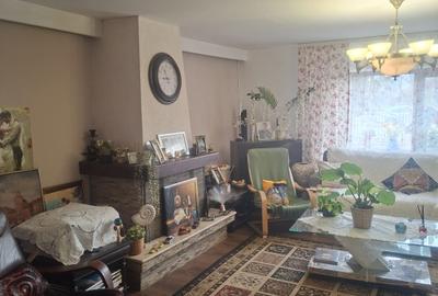 Duplex cu 7 camere în Boldești-Scăeni